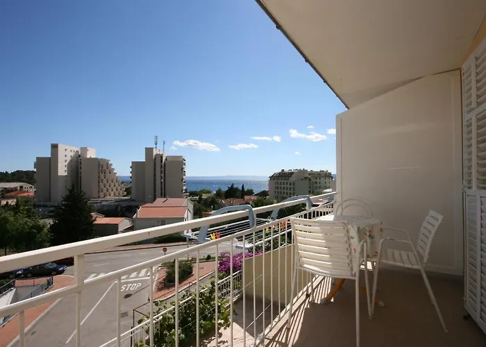 With A Parking Space - 6844 Makarska