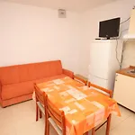 With A Parking Space - 6844