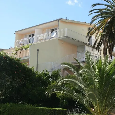 With A Parking Space - 6844