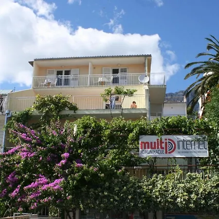 With A Parking Space - 6844 Makarska