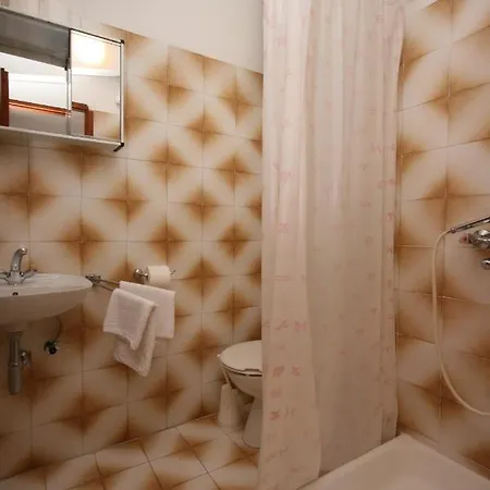 With A Parking Space - 6844