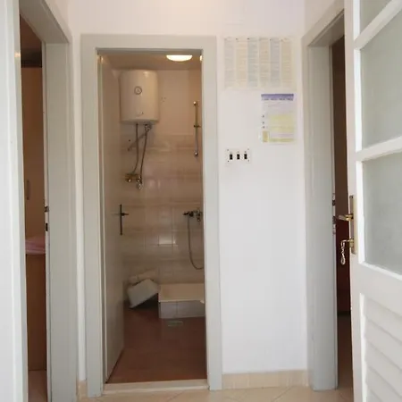 With A Parking Space - 6844