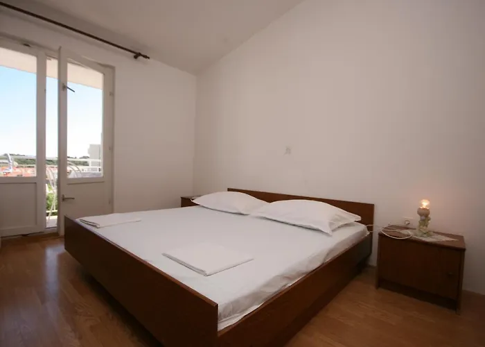 With A Parking Space - 6844 * Макарська