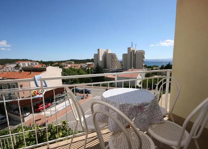 With A Parking Space - 6844 * Макарська