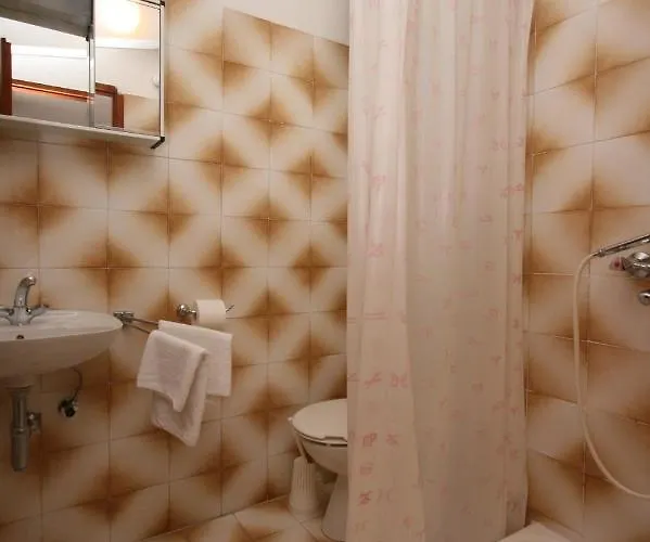 With A Parking Space - 6844