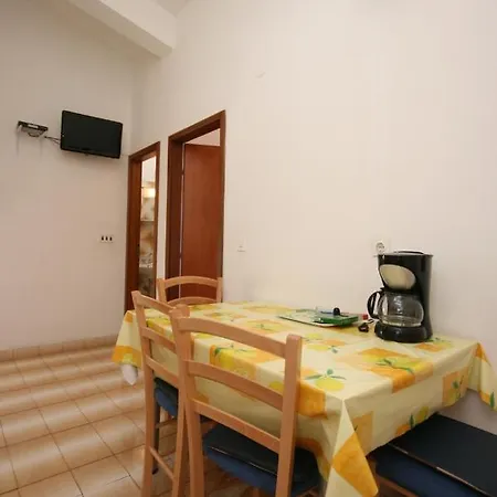 With A Parking Space - 6844 * マカルスカ