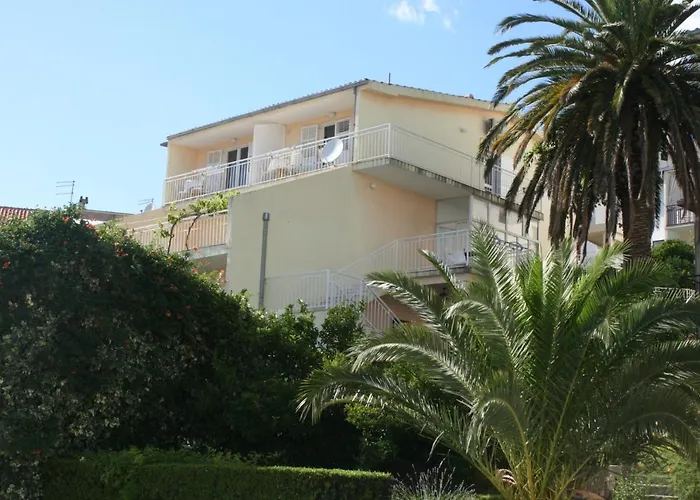 With A Parking Space - 6844