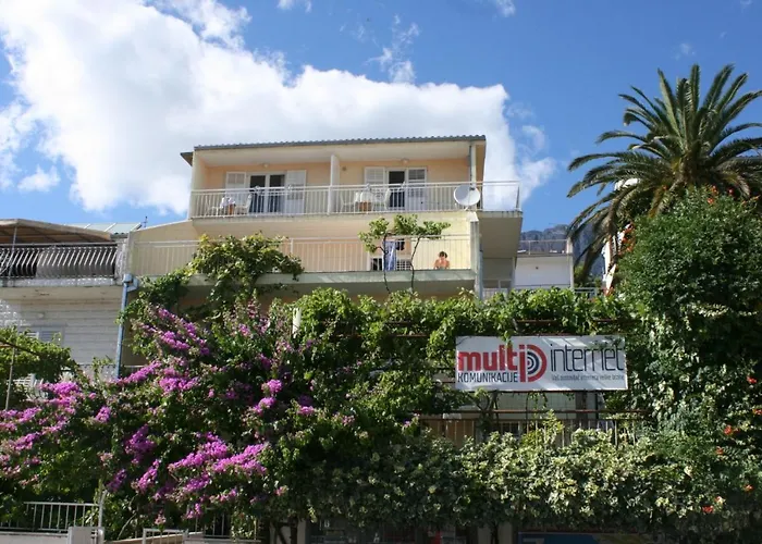 With A Parking Space - 6844 Makarska