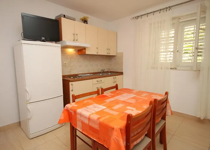 Apartment With A Parking Space - 6844 Makarska