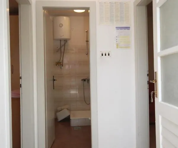 With A Parking Space - 6844